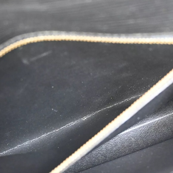 LOUIS VUITTON S-LOCK EPI CLUTCH ON A CHAIN CROSSBODY. - Picture 12 of 15